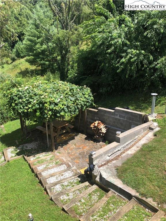 Image number 14 for the current listing