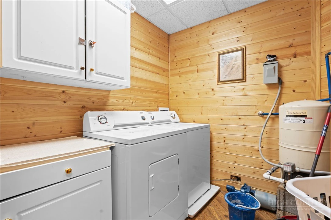 Image number 2 for the current listing