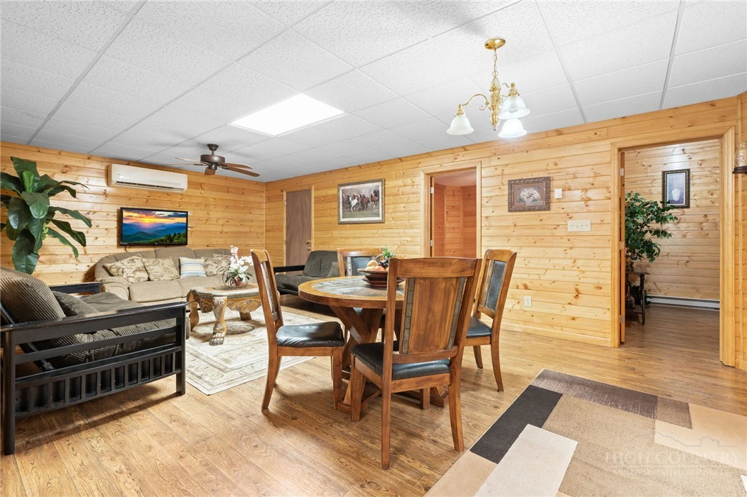 Image number 3 for the current listing