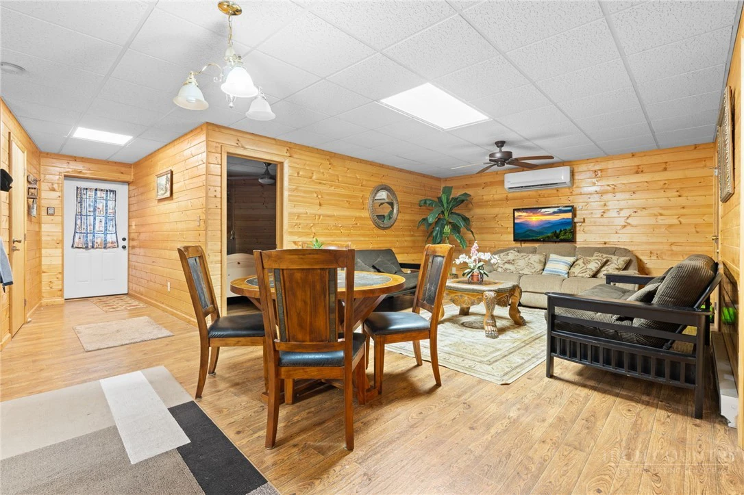 Image number 6 for the current listing