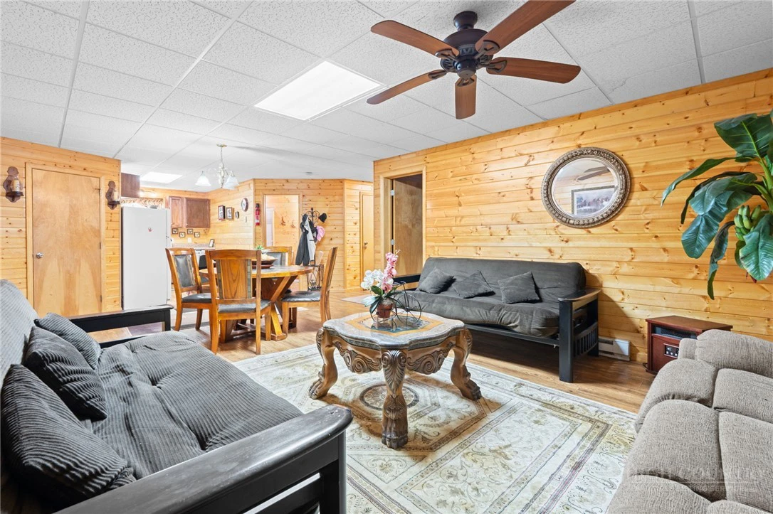 Image number 7 for the current listing