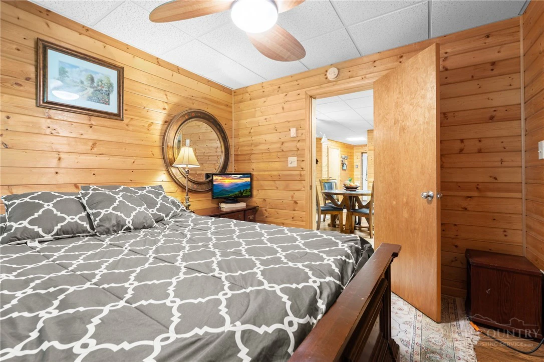 Image number 9 for the current listing