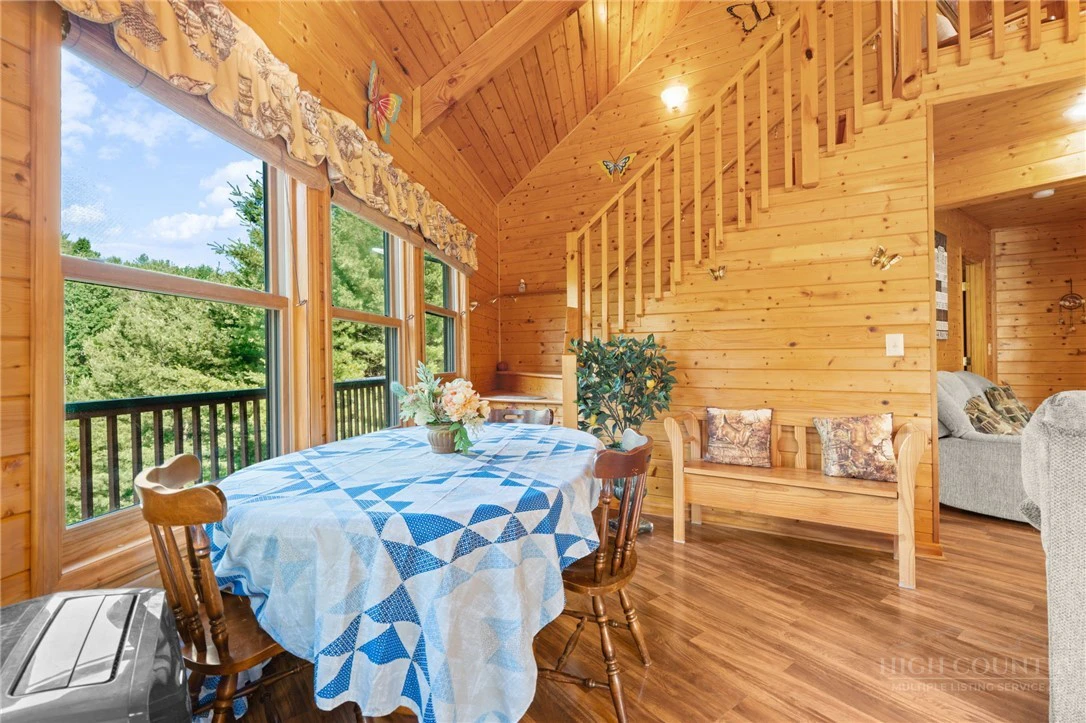 Image number 14 for the current listing