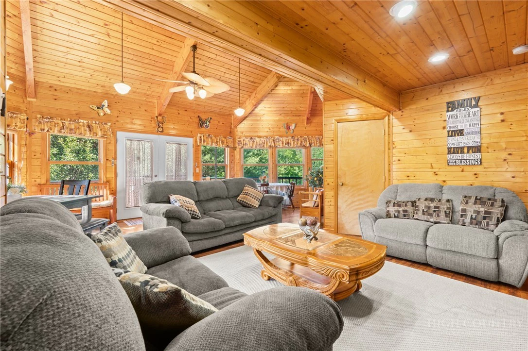 Image number 19 for the current listing