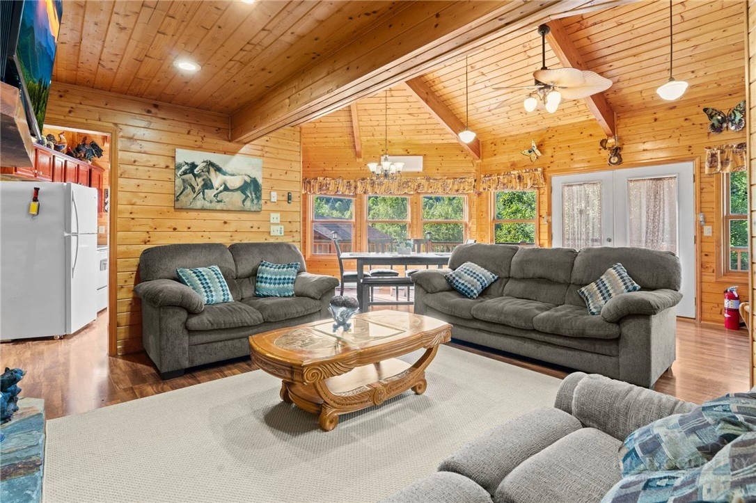 Image number 20 for the current listing