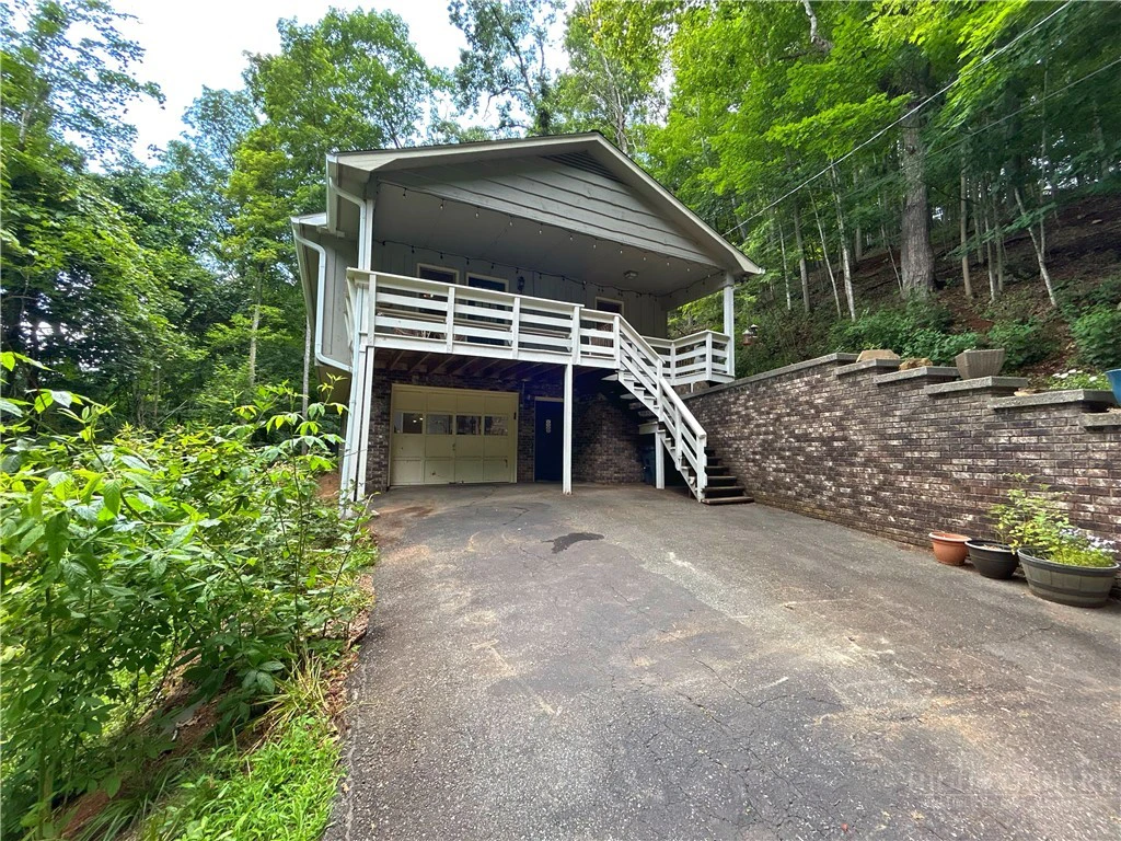 Image number 1 for the current listing