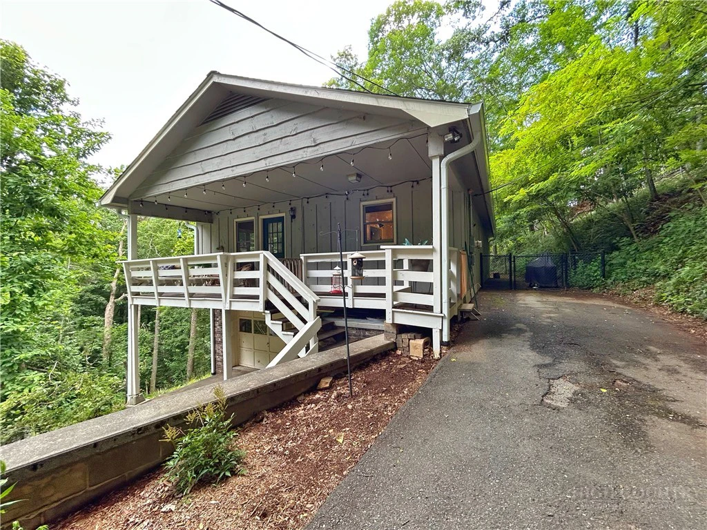 Image number 2 for the current listing