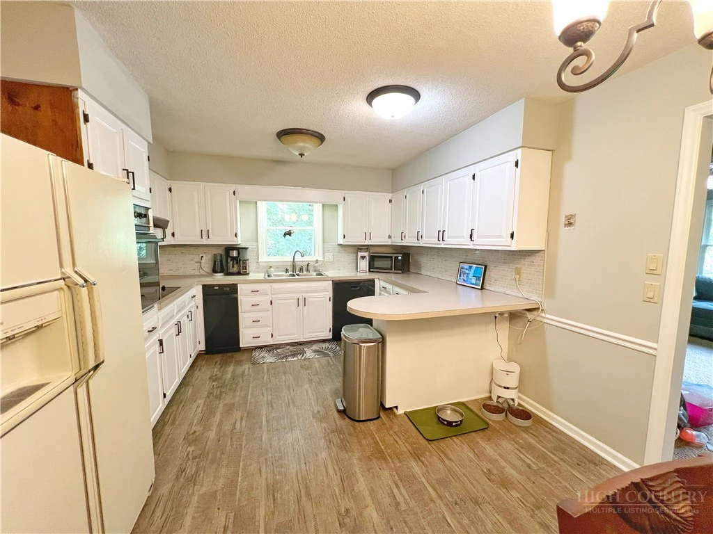Image number 7 for the current listing