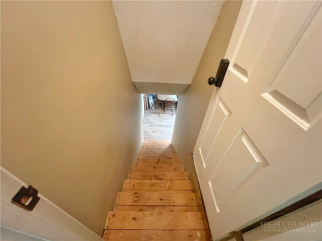 Image number 19 for the current listing