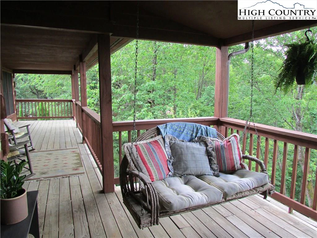Image number 19 for the current listing