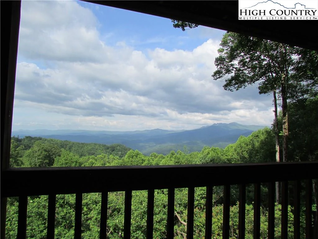 Image number 14 for the current listing
