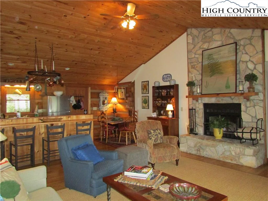 Image number 13 for the current listing