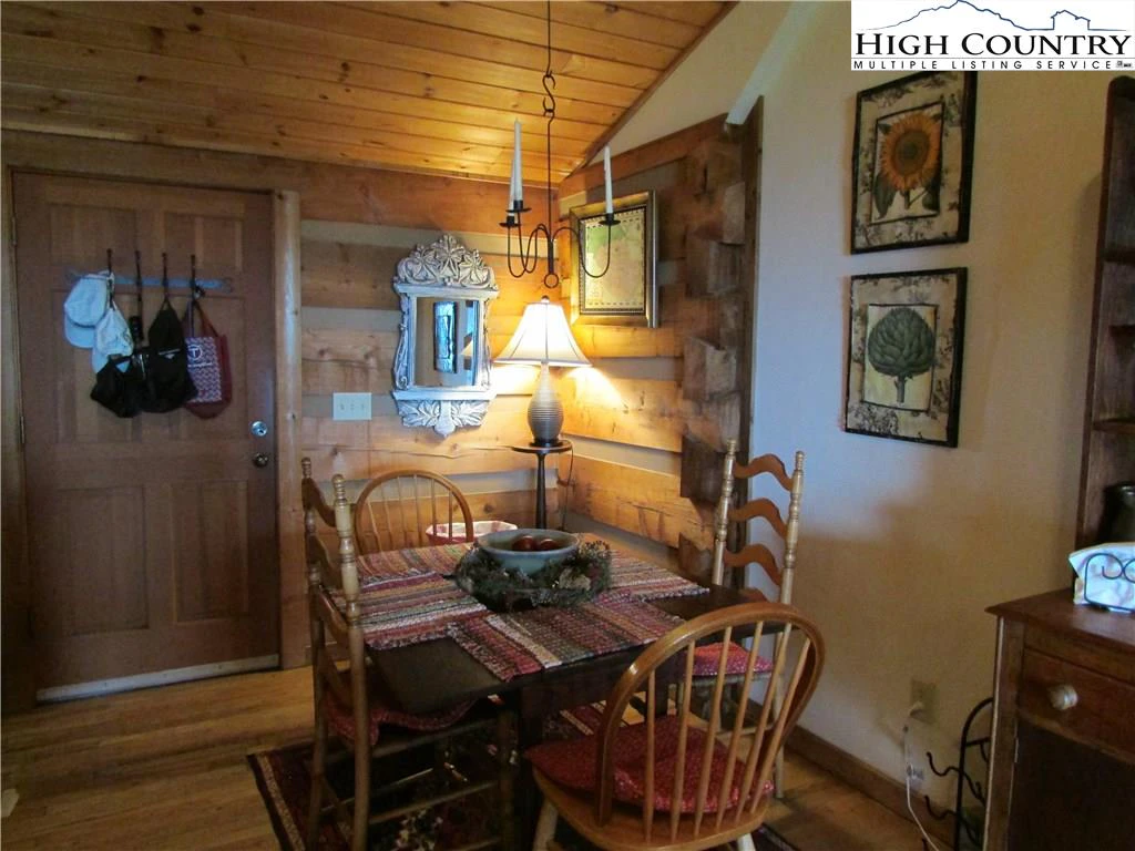 Image number 11 for the current listing