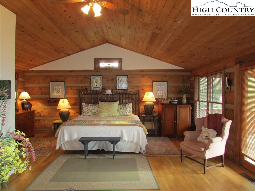 Image number 10 for the current listing