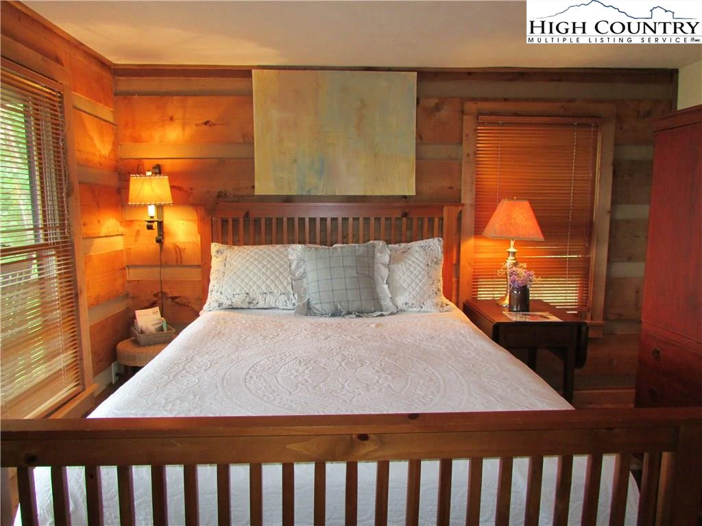 Image number 9 for the current listing