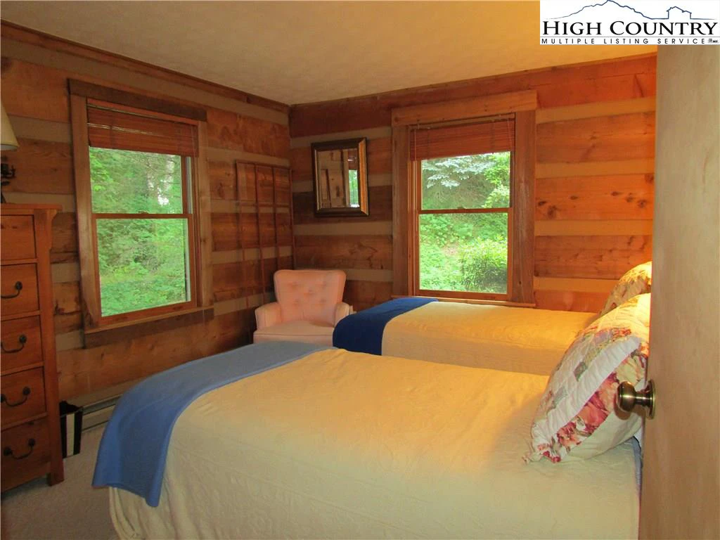 Image number 8 for the current listing