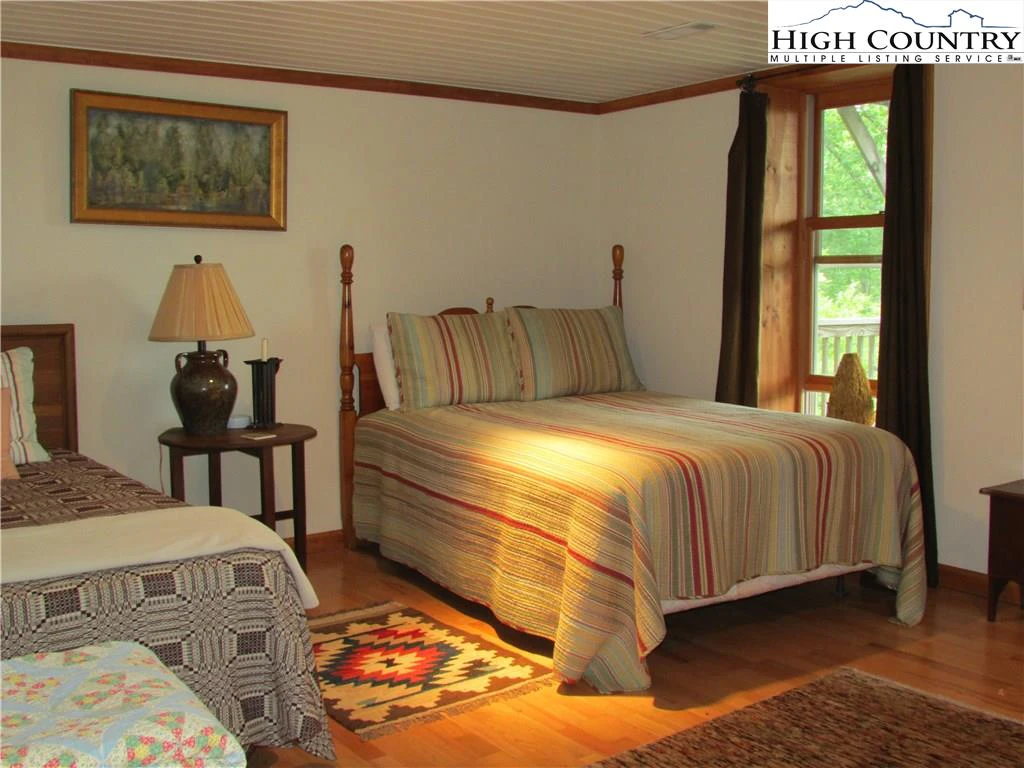 Image number 7 for the current listing