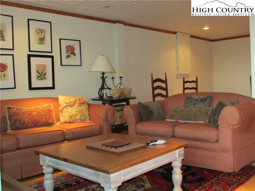 Image number 6 for the current listing
