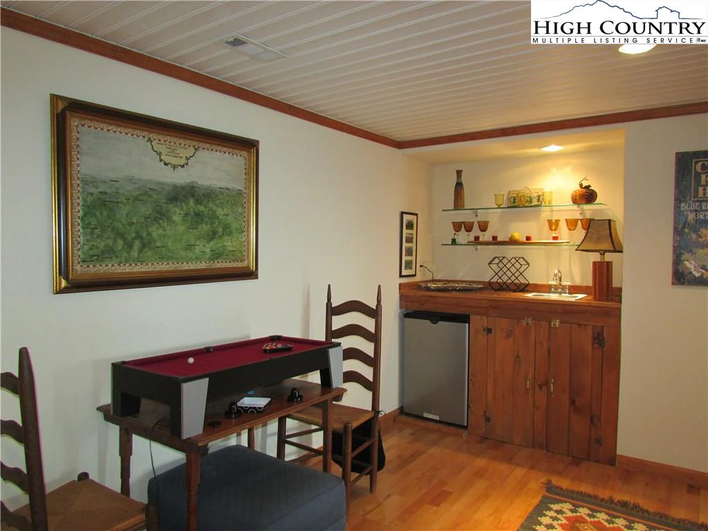 Image number 5 for the current listing