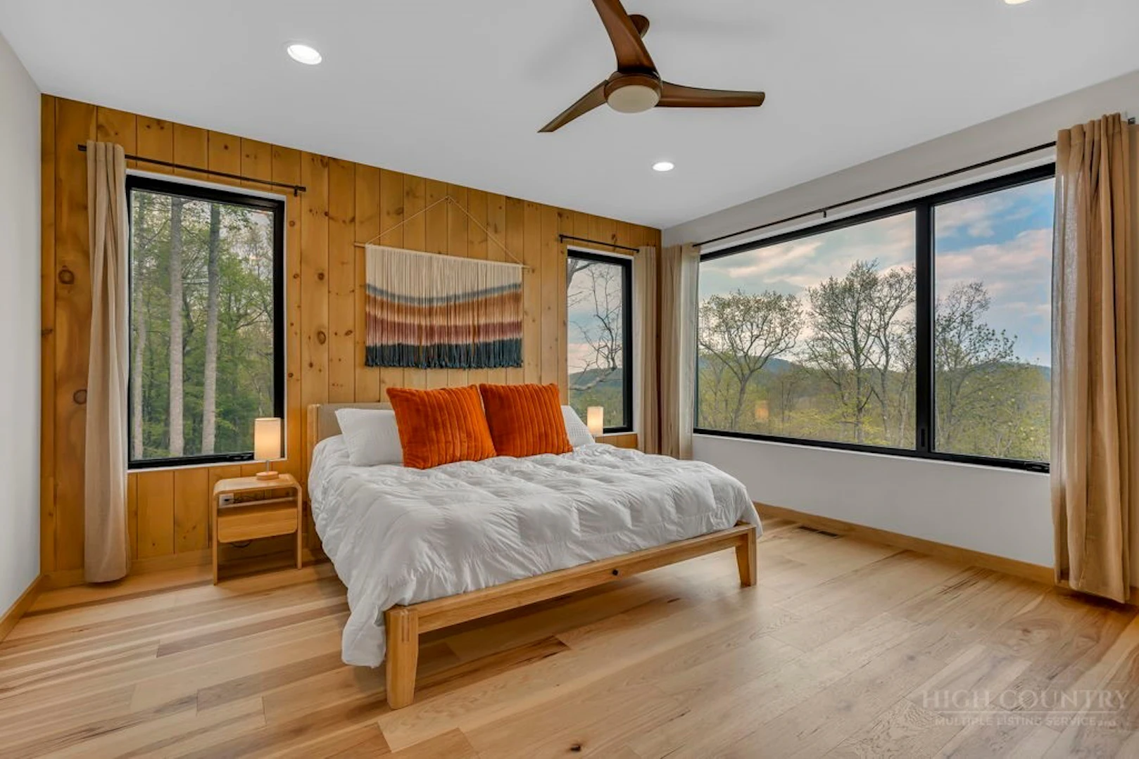 Image number 3 for the current listing