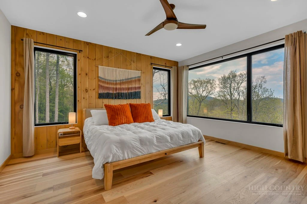 Image number 3 for the current listing