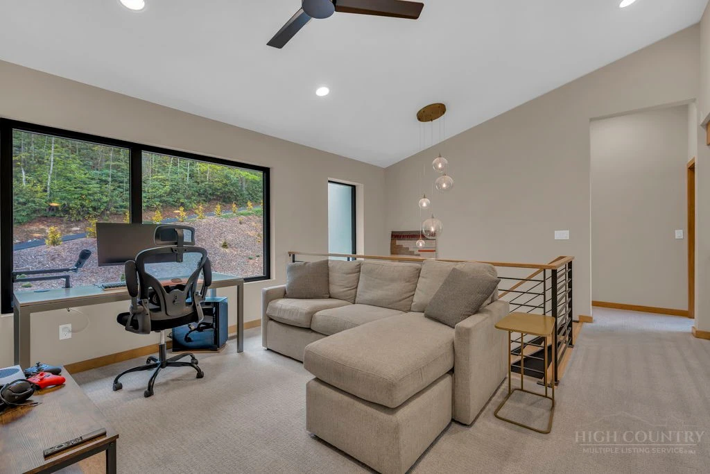 Image number 8 for the current listing