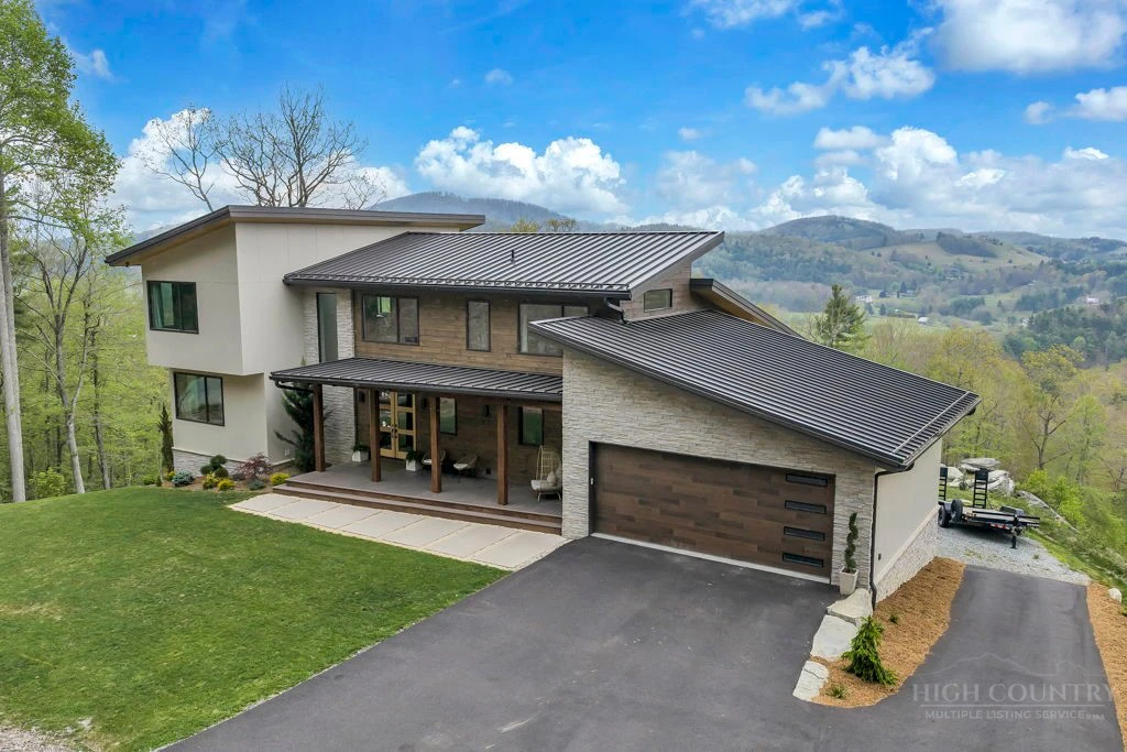 Image number 1 for the current listing