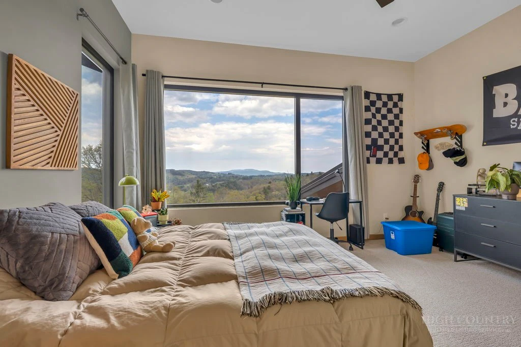 Image number 10 for the current listing