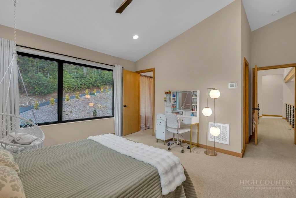 Image number 6 for the current listing