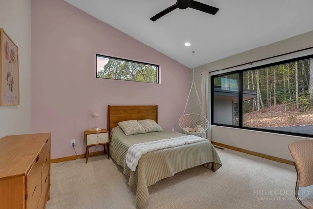 Image number 5 for the current listing