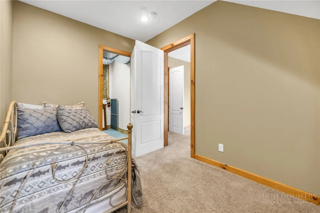 Image number 5 for the current listing