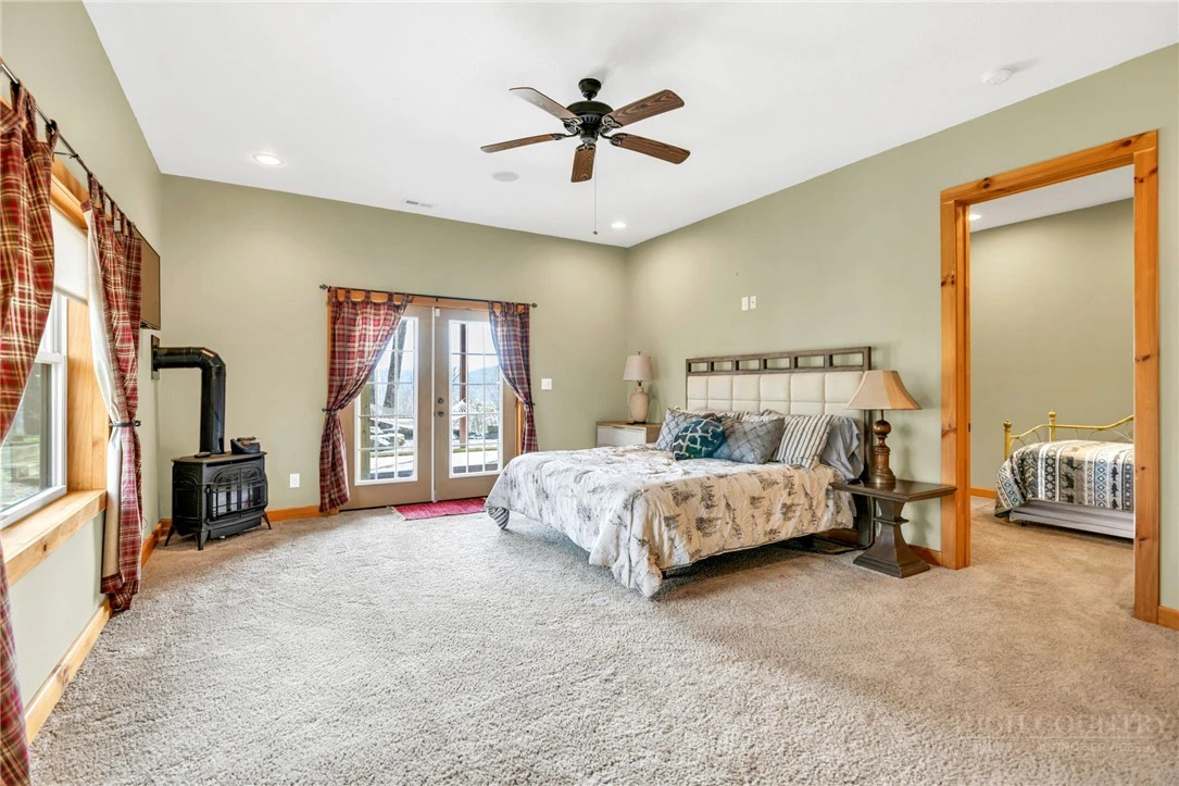 Image number 6 for the current listing