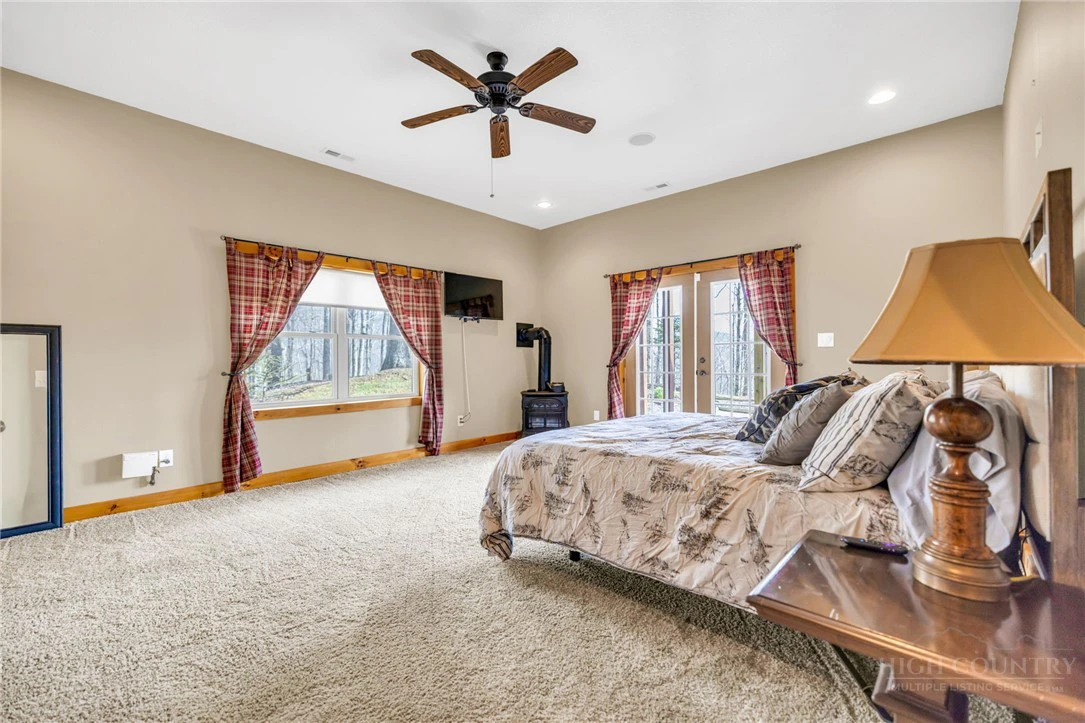 Image number 7 for the current listing