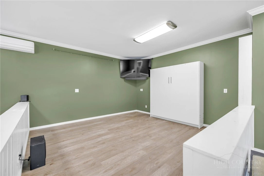 Image number 10 for the current listing