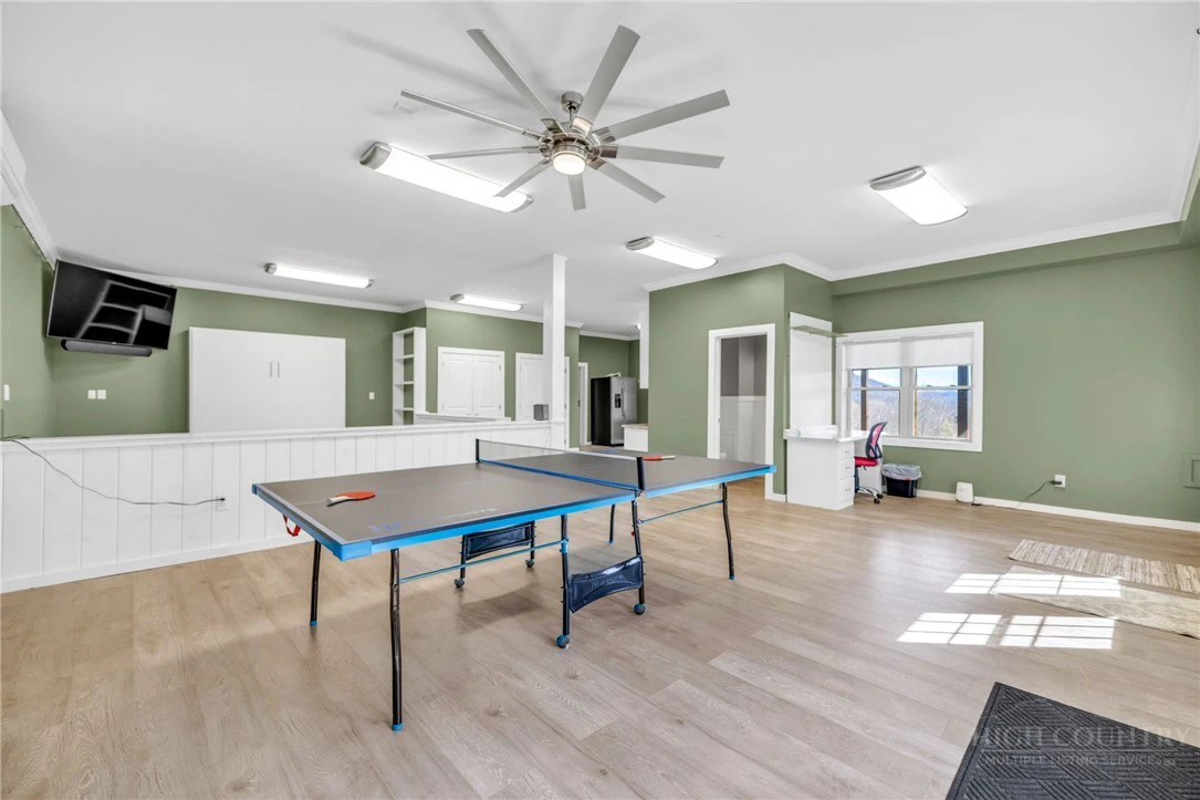 Image number 11 for the current listing