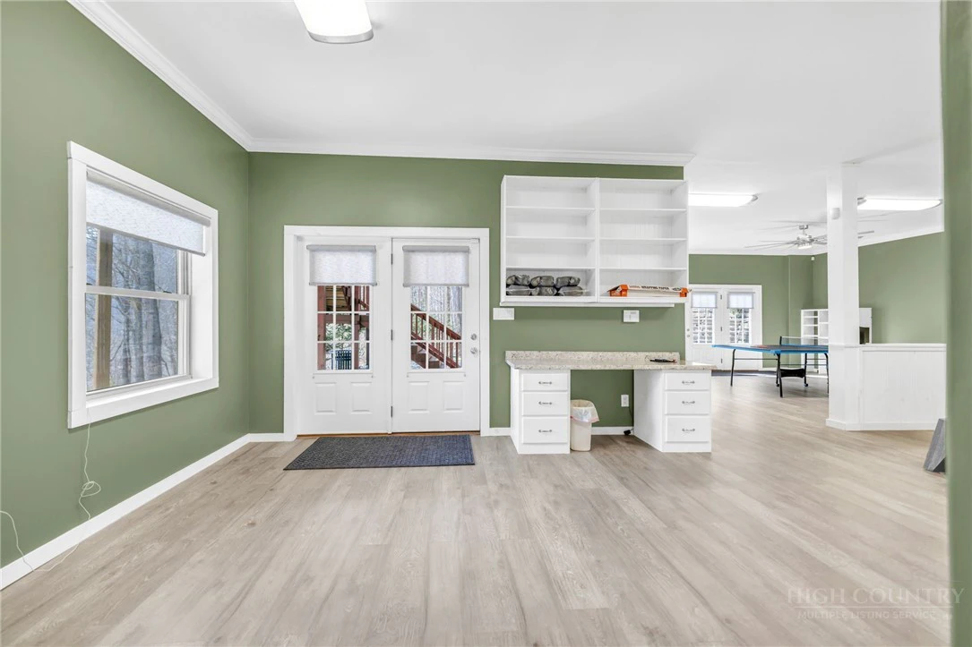Image number 12 for the current listing