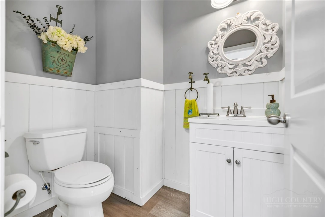 Image number 2 for the current listing