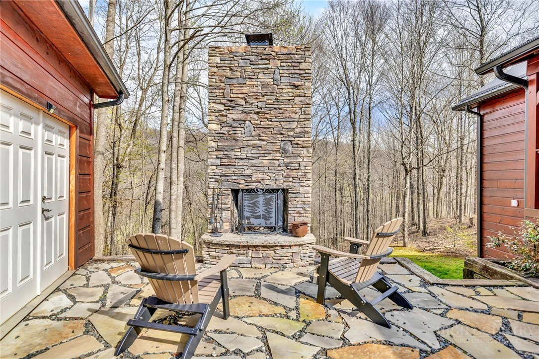 Image number 19 for the current listing