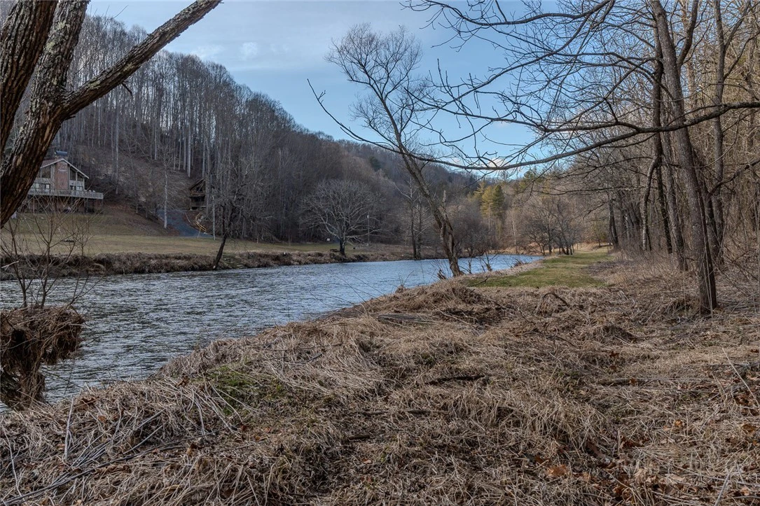 Image number 18 for the current listing