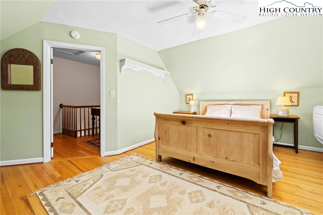 Image number 11 for the current listing