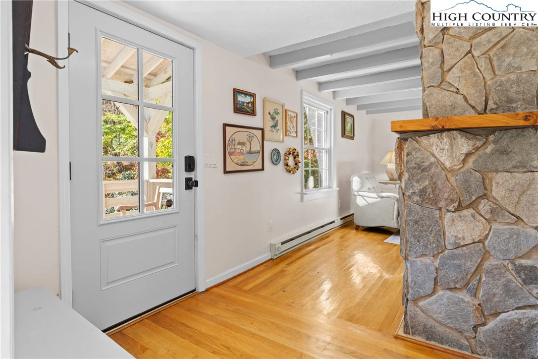 Image number 4 for the current listing