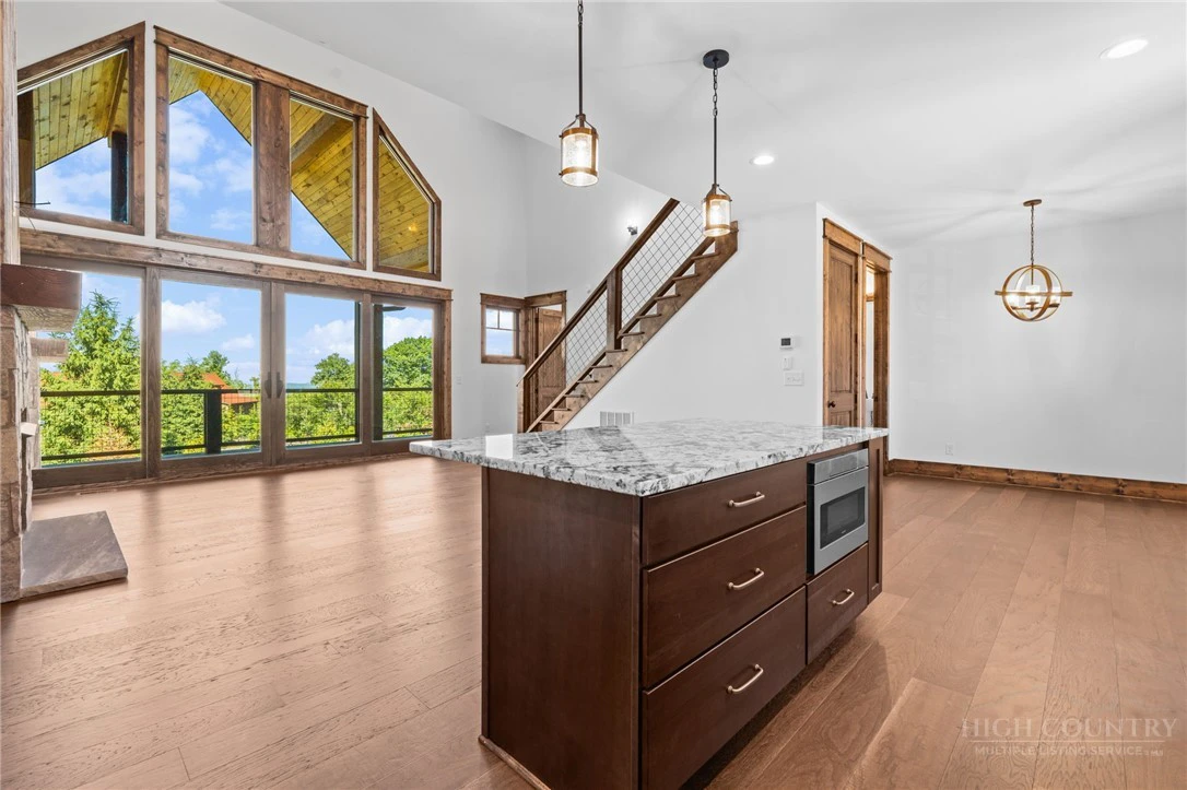 Image number 13 for the current listing