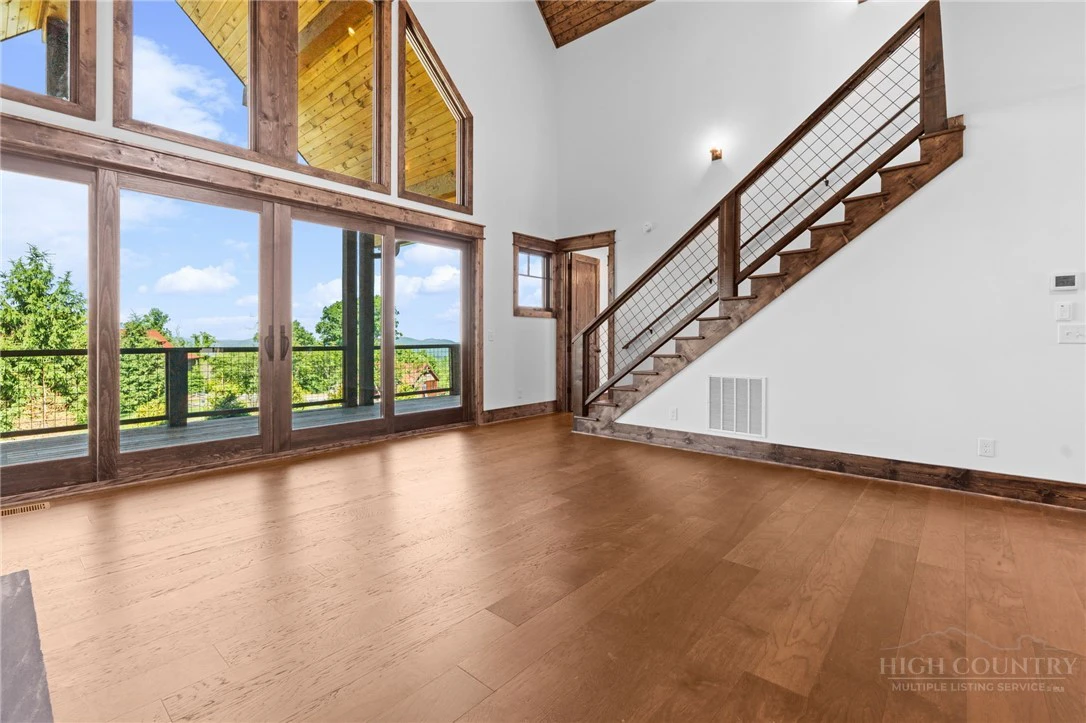Image number 8 for the current listing
