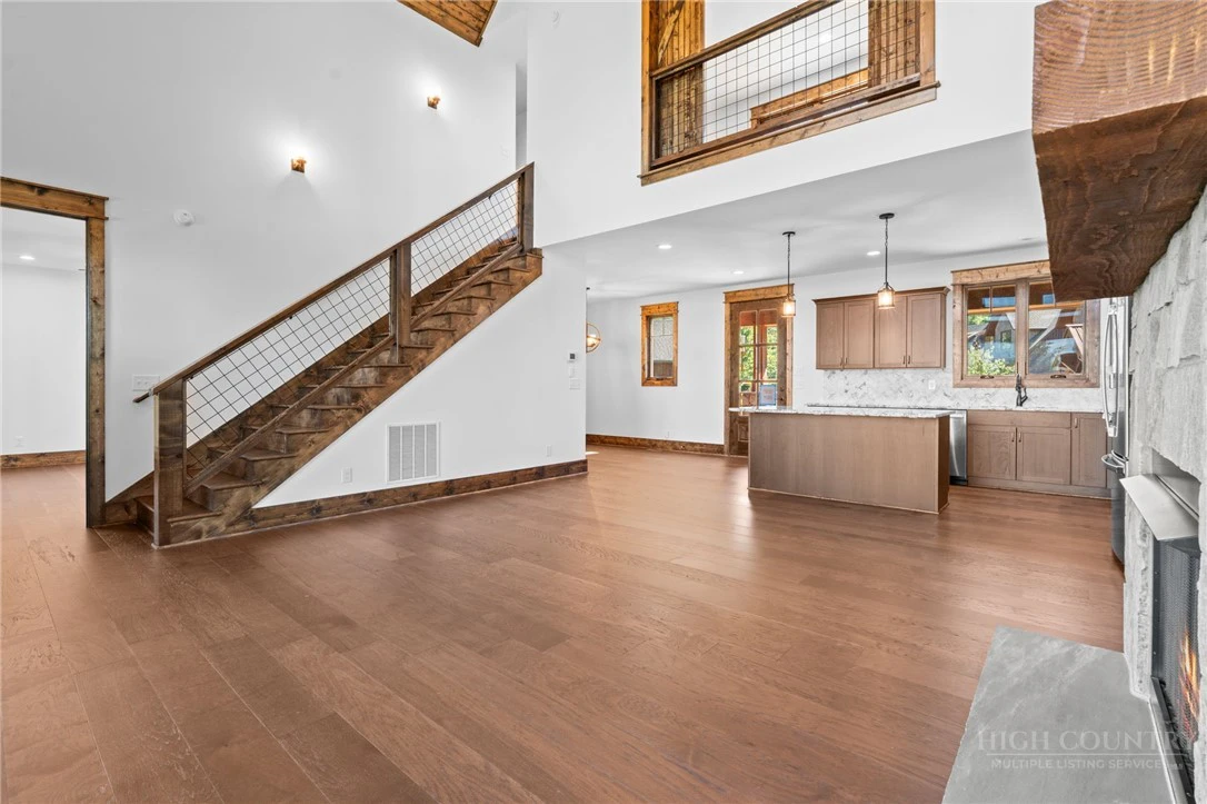Image number 7 for the current listing