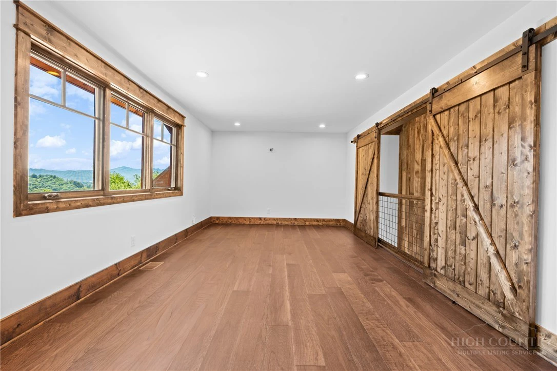 Image number 10 for the current listing