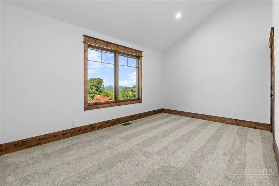 Image number 2 for the current listing