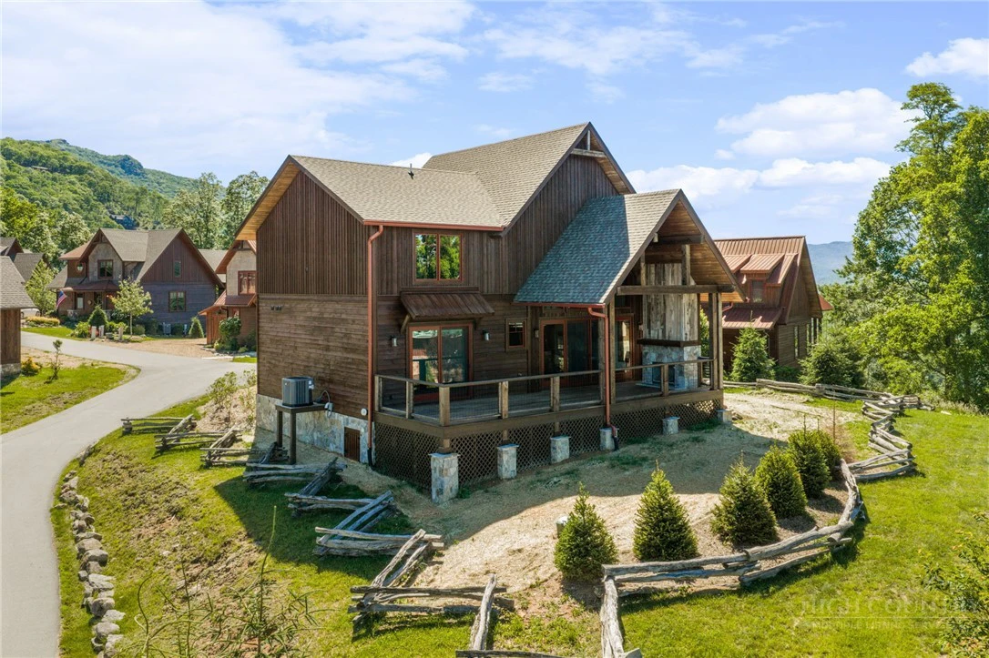 Image number 18 for the current listing
