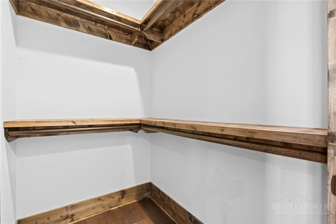 Image number 4 for the current listing