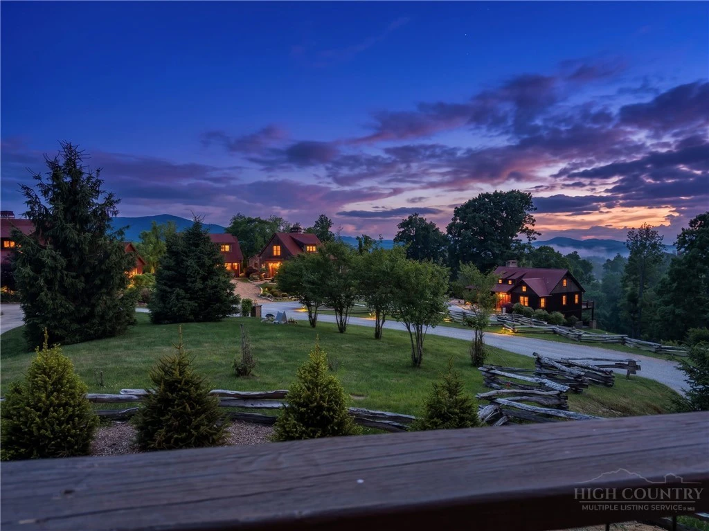 Image number 21 for the current listing
