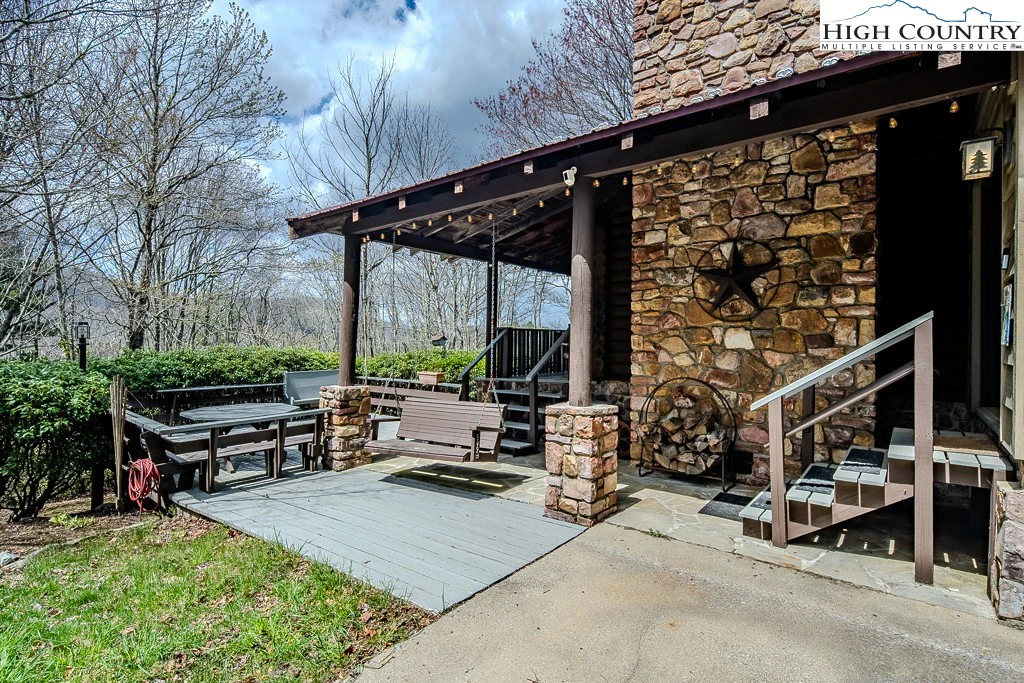 Image number 1 for the current listing